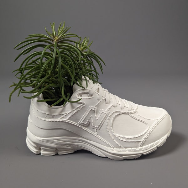 NB2002 Planter - Blanc mat (imprimé en 3D) - Sneaker Planter - Plant Pot