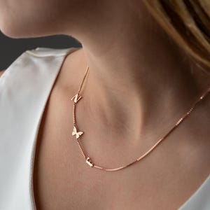 Collar de mariposa de 2 letras personalizado, collar de mariposa de 2 letras con inicial chapado en oro de 14 quilates, regalos de San Valentín personalizados, collar de mariposa