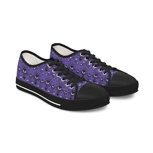 Haunted Mansion Wallpaper inspirierte Canvas Low Top Sneakers - Perfekt für Disney Bounding - Lila / Schwarz oder Lila / Weiß