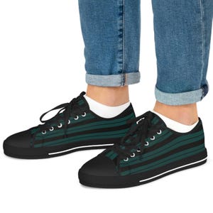 Von Geisterherein inspiriert - Herren Low Top Sneakers - Horizontale Streifen