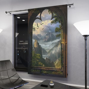 Mörkläggningsgardin - #5 Fantasislottfönster med dimmiga berg och flygande drakar - Perfekt present för fantasyälskare - 125 × 210 cm