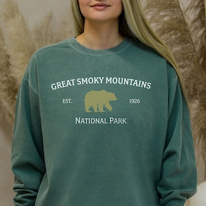 Comfort Colors® The Great Smoky Mountains Unisex Garment-Dyed Sweatshirt, Tennessee, Tennessee Sweater, Vacation, Travel, Hiking Shirt