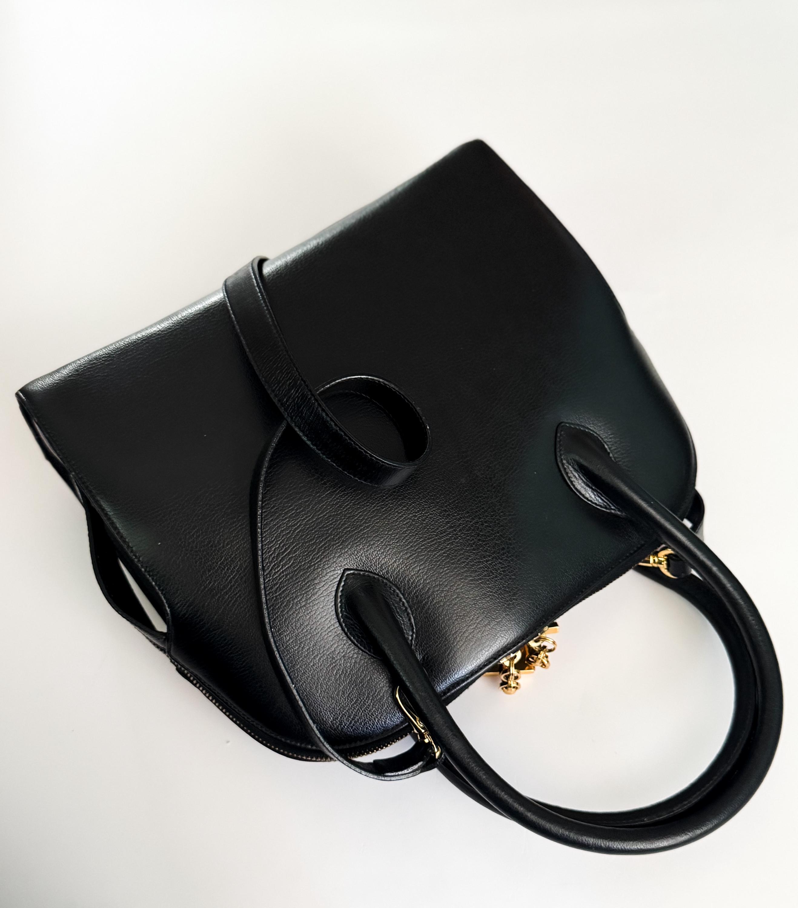 Salvatore Ferragamo 黒 バッグ　2Way Salvatore Ferragamo Gancini Black Leather 2-way Bag • Double Top