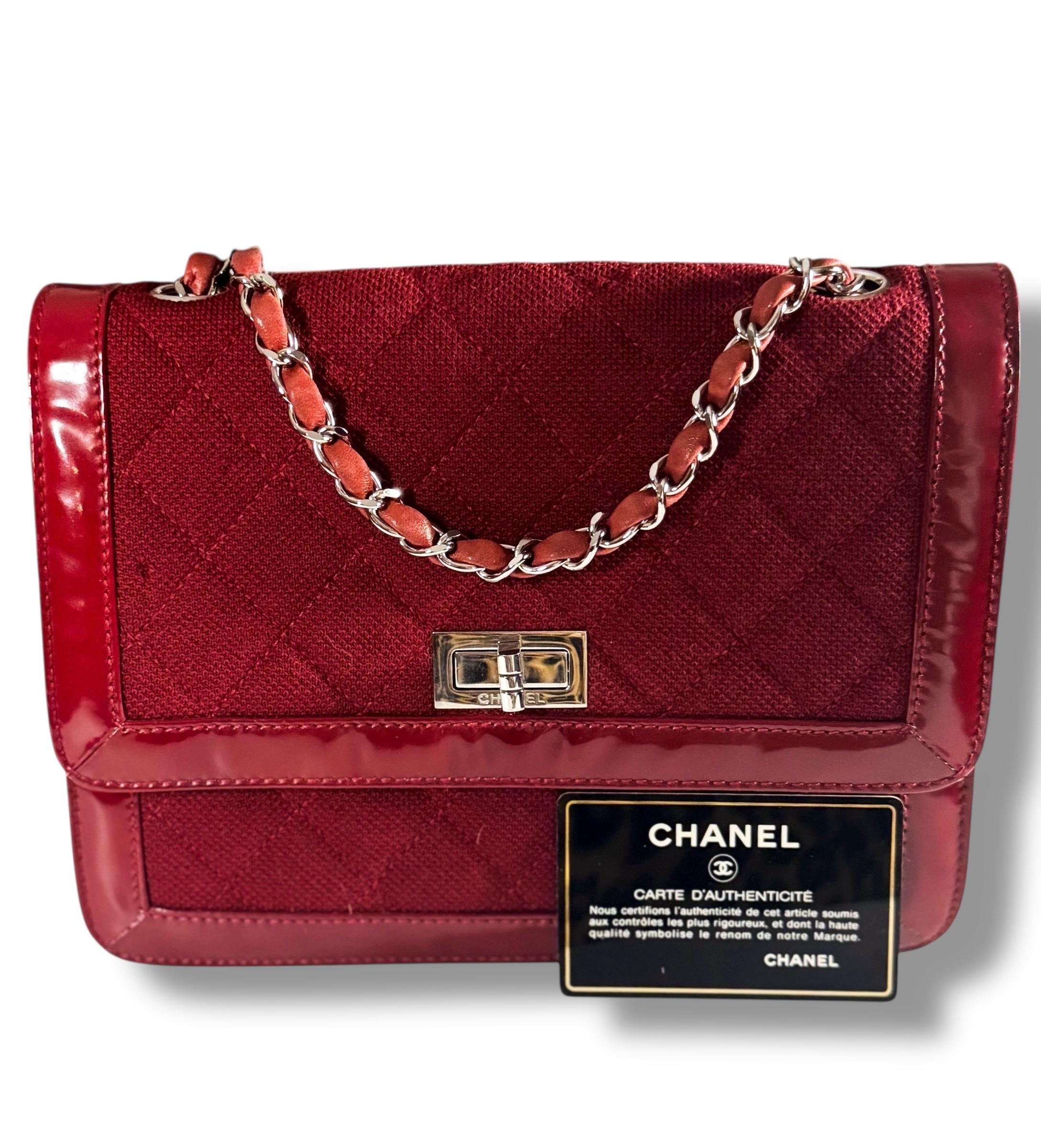 CHANEL レッド キルティング フラップバッグ CHANEL レッド キルティング フラップバッグ CHANEL レッド