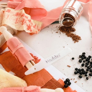 Dried Madder root powder, Rubia Tinctorum, Natural dye, plant dye, natural red and orange plant dye, eco dyeing