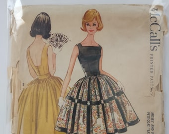 McCALLS 5770 SEWING PATTERN - Dress with Petticoat - Size 16