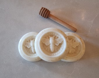 Vegansk tvål med doft av havre och sheasmör med vanilj och kokos