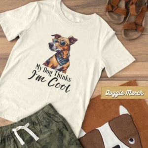 クールな犬用シャツ - 「私の犬は私がクールだと思っている」犬のママのTシャツ、ペット愛好家のための面白いシャツ、彼女への誕生日プレゼントに最適。