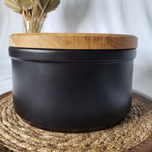 bread pot | Bowl | Pastries | Ceramic | black | Oak | wood | stoneware | made in Germany | Cutting board wood | Storage | Kitchen |