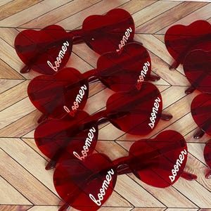 ¡Paquete de 4! - ¡Gafas de moda de plástico Red Sooner con letras de vinilo!
