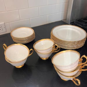 Juego de 23 piezas Embassy Set Royal Chelsea de porcelana inglesa