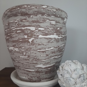 Jardinera de interior de terracota texturizada en blanco, gris y marrón, decoración rústica, maceta con efecto de piedra envejecida, decoración de granja, jardinera de hormigón sintético