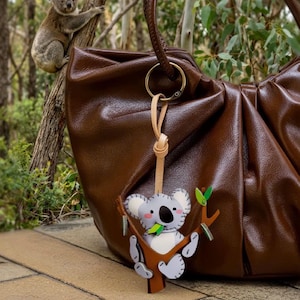 Koala Vegansk Läderväska Berlock – Söt Tecknad Nyckelring, Liten Present till Henne från TickPickDesigns