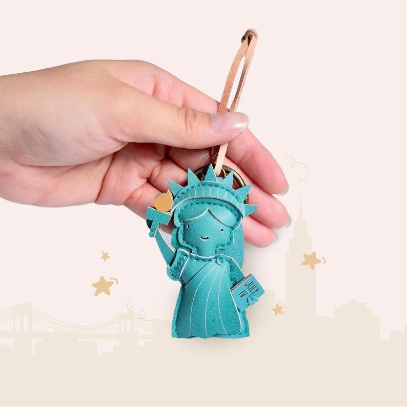 手作りのレザー製ロケット型バッグチャーム：ユニークなキーホルダーギフト Lady Liberty
