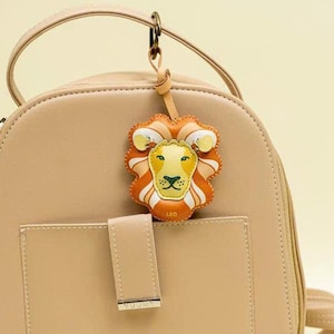 Llavero de Cáncer y colgante para bolso de piel vegana – Colgante para bolso del horóscopo zodiacal, accesorio para colgar en el coche, regalo astrológico único para ella. Leo