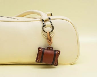Travel Souvenir Bag Charm – Vegan Leather Statue of Liberty Keychain, Purse Hanging Accessory with NYC Taxi & Plane