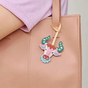 Llavero de Cáncer y colgante para bolso de piel vegana – Colgante para bolso del horóscopo zodiacal, accesorio para colgar en el coche, regalo astrológico único para ella. imagen 16