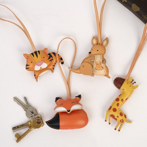 Small Leather Tassel Flower Keychains PU Leather Bag Pendants Purse Charms Keychain Bag Charm Accessory Handbag Hanging Ornament Small Leather Tassel Flower Keychains PU Leather Bag Pendants Purse Charms Keychain Bag Charm Accessory Handbag Hanging Ornament