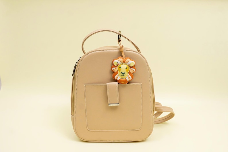 Llavero de Cáncer y colgante para bolso de piel vegana – Colgante para bolso del horóscopo zodiacal, accesorio para colgar en el coche, regalo astrológico único para ella. imagen 12