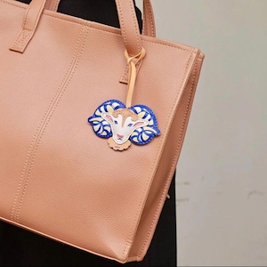 Llavero de Cáncer y colgante para bolso de piel vegana – Colgante para bolso del horóscopo zodiacal, accesorio para colgar en el coche, regalo astrológico único para ella. imagen 17
