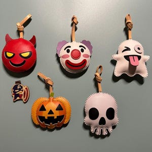 Charm de sac collection Halloween, breloque de sac Trick or Treat, porte-clé Halloween Trick or Treat, breloque de sac icônes Emoji, breloque de sac en microfibre