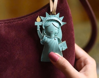 自由の女神のヴィーガンレザーキーホルダー、自由の女神のハンドバッグチャーム、希望の光、愛国的なギフトバッグチャーム