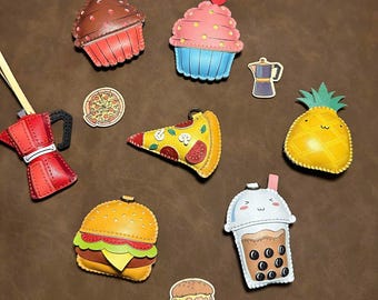 Portachiavi in ecopelle vegana a forma di caffettiera moka e cupcake, un pezzo unico.