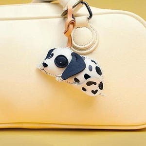 Handgemaakte Dalmatische tashanger, sleutelhanger: veganistische leren tasbedel, hondenliefhebbercadeau
