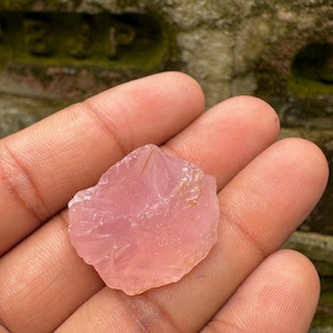 Natürlicher Rosenquarz Rohkristall | 53.20 Ct roher rosa Edelstein | Heilstein zur Schmuckherstellung |25x13x12mm