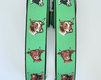 Braces 35 mm wide with strong clips, green with cow design