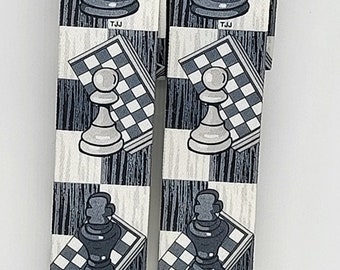 Tirantes de 35 mm de ancho con fuertes clips, en diseño de "ajedrez"