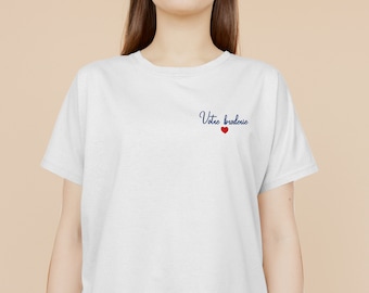 T-shirt Blanc Personnalisé Brodé Femme : Exprimez Votre Style Unique avec des Mots