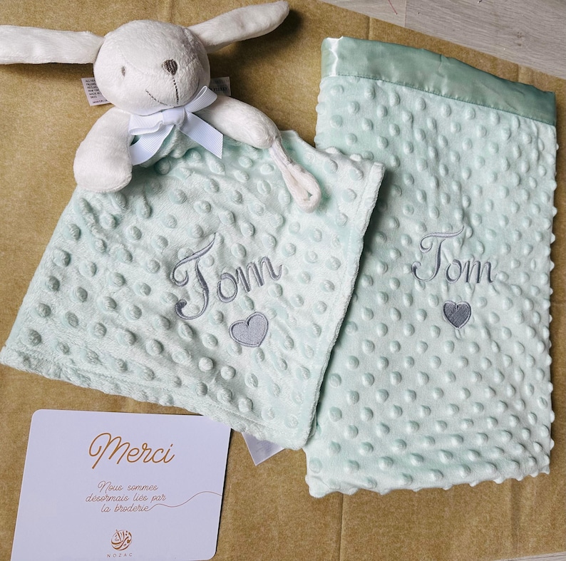 Ensemble Doudou et Plaid Assorti Brodés : Douceur et Réconfort pour Bébé zdjęcie 3