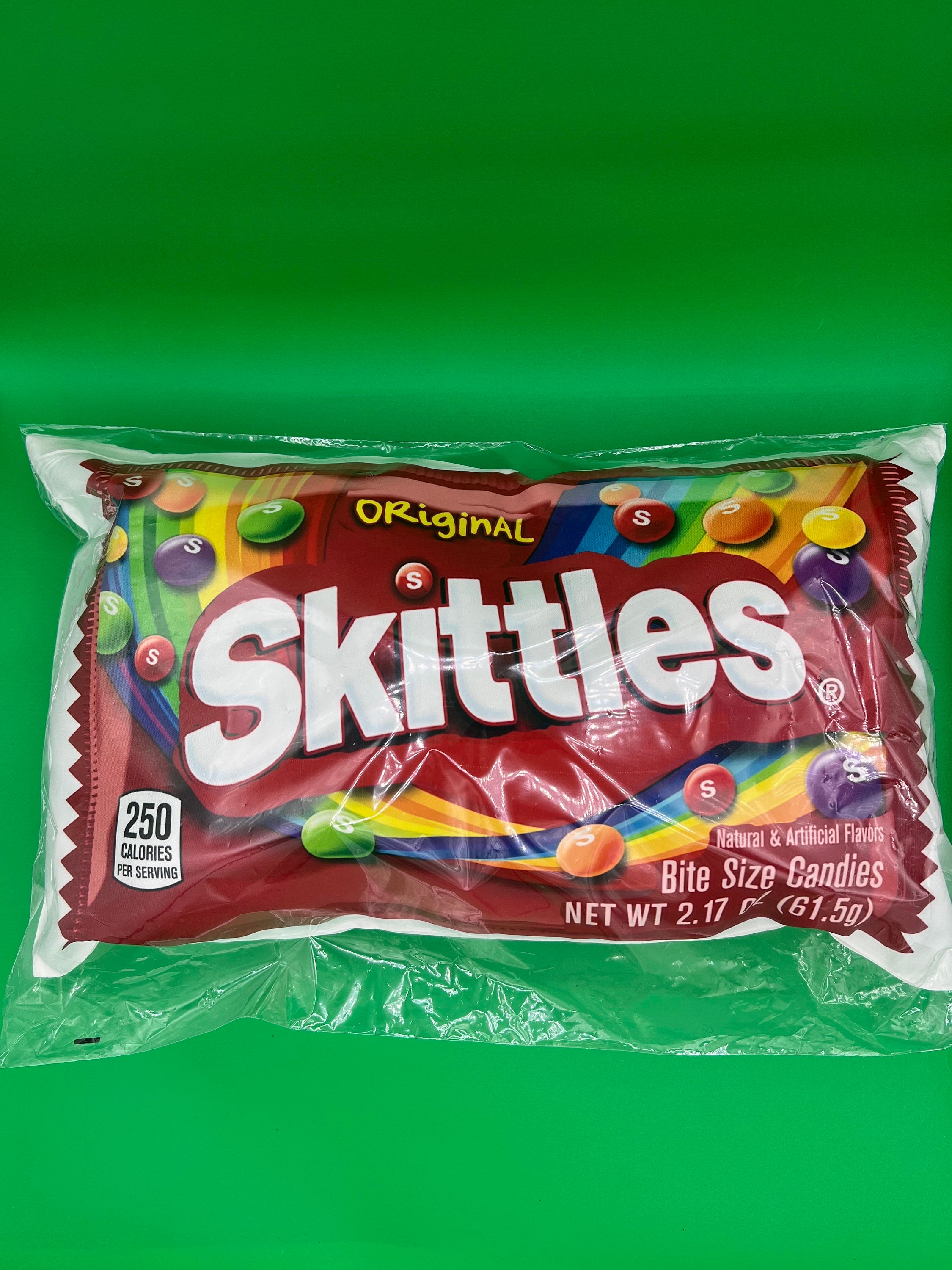 オリジナル スキットルズ ピロー：レインボーデコレーションを味わう 