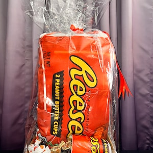 Reeses Peanut Butter Cups Geschenkset mit neuem doppelseitigen Kissen