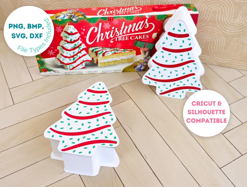 Puede incluir: Un conjunto de dos dise&ntilde;os de pastel de &aacute;rbol de Navidad imprimibles. Los &aacute;rboles son blancos con rayas rojas y verdes y lunares verdes. Los dise&ntilde;os son compatibles con las m&aacute;quinas de corte Cricut y Silhouette. La imagen incluye el texto "PNG, BMP, SVG, DXF File Types Included" y "Christmas Tree Cakes".