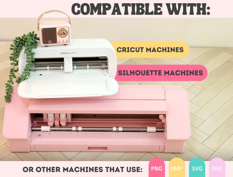 Puede incluir: Una m&aacute;quina de corte Cricut Joy rosa y blanca con el texto "Cricut Joy" en la parte delantera. La m&aacute;quina es compatible con m&aacute;quinas Cricut, m&aacute;quinas Silhouette y otras m&aacute;quinas que utilizan archivos PNG, BMP, SVG y DXF.