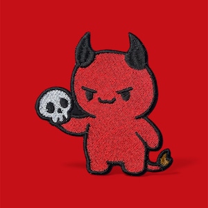 Écusson brodé « Ami démon tenant une tête de mort » – Repasser ou coudre