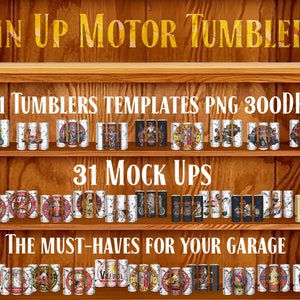 Può includere: Una mensola di legno mostra vari design di bicchieri con tema pin-up. Il testo "PIN UP MOTOR TUMBLERS" è in alto. Sotto ci sono le parole "31 TUMBLERS TEMPLATES PNG 300DPI", "31 MOCK UPS" e "THE MUST-HAVES FOR YOUR GARAGE".
