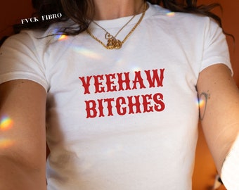 Yeehaw Bitches Baby Tees Western Shirts for Bachelorette Party Nashville Y2K Baby Tee Country Music Concert Cowgirl T-shirts Houston Outfits
