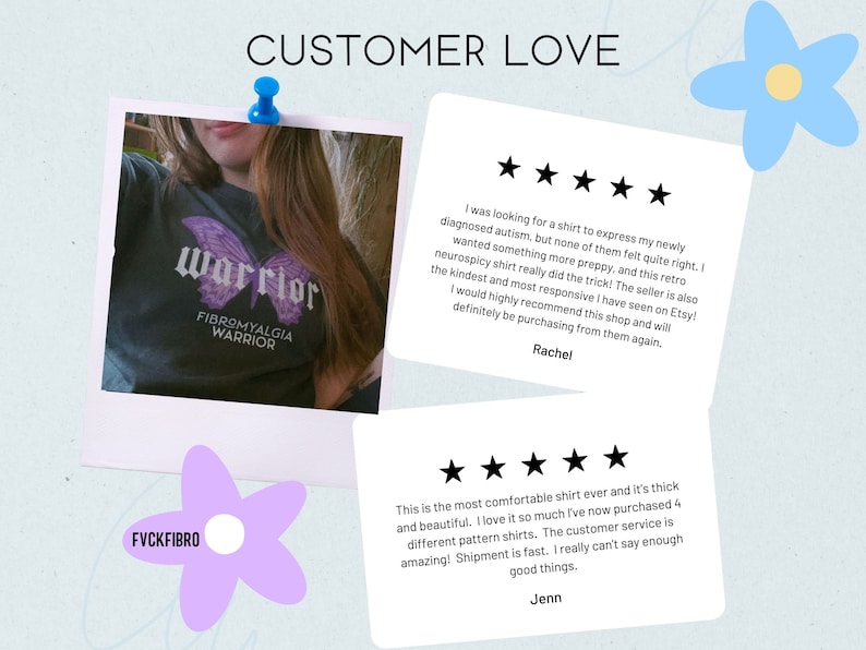 Pu&ograve; includere: Due recensioni dei clienti per una maglietta nera con una grafica di farfalla viola e il testo "warrior" e "fibromyalgia warrior". Entrambe le recensioni sono a cinque stelle e lodano la qualit&agrave;, il comfort e il servizio clienti della maglietta.