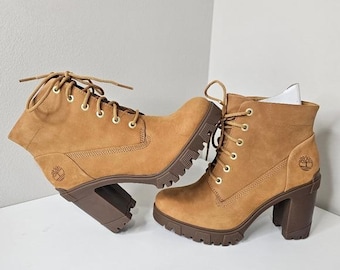 Timb boots for women size 9.5, beige with a sturdy heel and a durable sole