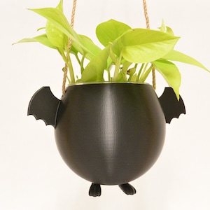 Flying Bat Plant Pot Cute Hanging Planter 3D Printed Halloween Gift Gothic Home Decor Fall Plant Holder Bat Wings Animal Planter Bat Decor