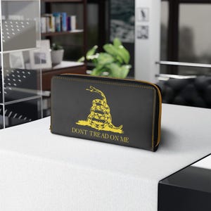 Cartera con cremallera y bandera de Gadsden de piel sintética clásica amarilla o negra, elegante y funcional, tarjetero y portamonedas
