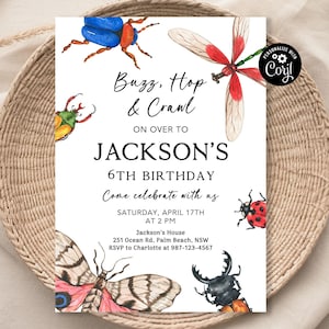 Könnte beinhalten: Eine weiße Einladung mit einer Aquarell-Illustration verschiedener Insekten, darunter ein Marienkäfer, ein Schmetterling, ein Käfer und eine Libelle. Der Text lautet "Buzz, Hop & Crawl" und "Jackson's 6th Birthday".
