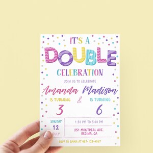 K&ouml;nnte beinhalten: Eine farbenfrohe Einladung zu einer Doppelfeier. Es ist eine Doppelfeier, feiern Sie mit uns Amanda, die 3 Jahre alt wird, und Madison, die 6 Jahre alt wird. Die Party findet am Sonntag, den 12. Juli von 13:30 Uhr bis 17:00 Uhr in der 251 Montreal Ave, Regina, CA statt. RSVP an Emma unter 987-123-4567.