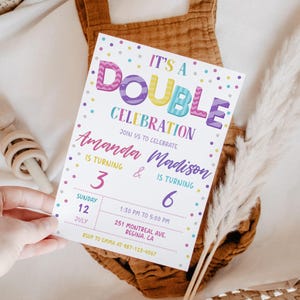 K&ouml;nnte beinhalten: Eine farbenfrohe Einladung zu einer Doppelfeier. Es ist eine Doppelfeier, Amanda wird 3 Jahre alt und Madison wird 6 Jahre alt. Die Einladung ist mit Konfetti und buntem Text verziert. Die Veranstaltung findet am Sonntag, den 12. Juli von 13:30 Uhr bis 17:00 Uhr in der 251 Montreal Ave, Regina, CA statt. RSVP an Emma unter 987-123-4567.