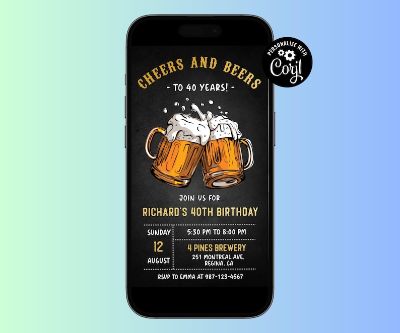 以下が含まれることがあります： 40歳の誕生日パーティーのデジタル招待状。黒板の背景に「Cheers and Beers - To 40 Years!」の文字と、乾杯する2つのビールジョッキの漫画が描かれています。招待状には、パーティーの日時と場所、誕生日を迎えるリチャードの名前が記載されています。また、「RSVP to Emma at 987-123-4567」の文字も記載されています。