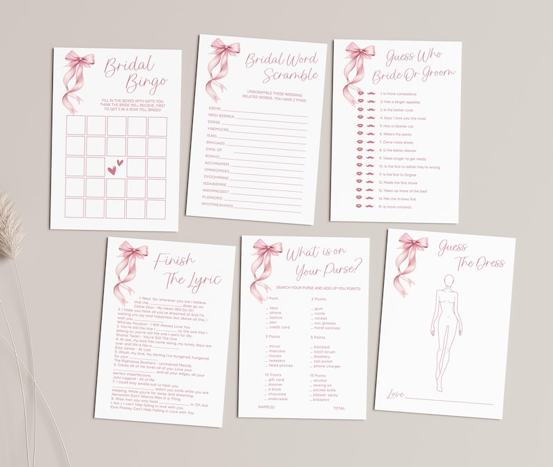 Puede incluir: Cinco tarjetas de juego de despedida de soltera imprimibles con acentos de cinta rosa. Los juegos incluyen Bridal Bingo, Bridal Word Scramble, Guess Who Bride or Groom, Finish the Lyric, What is on Your Purse?, y Guess the Dress.
