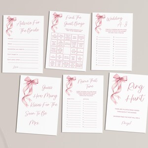 Puede incluir: Un conjunto de juegos de despedida de soltera imprimibles con ilustraciones de cintas rosas. Los juegos incluyen "Consejos para la novia", "Encuentra el bingo de los invitados", "Boda A-Z", "Adivina cu&aacute;ntos besos para la futura Sra.", "Nombra esa melod&iacute;a" y "B&uacute;squeda del anillo".